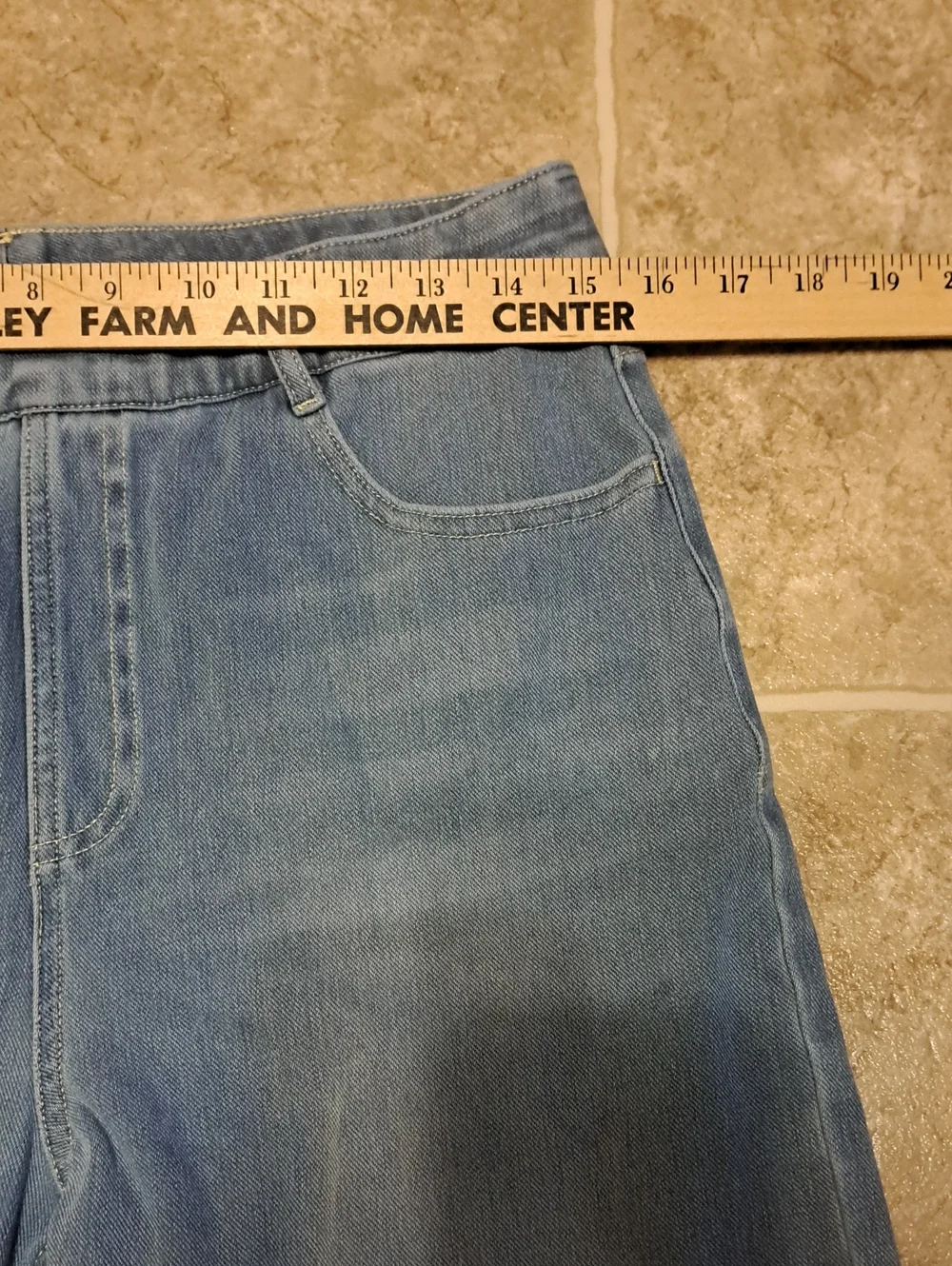 HALARA Straight Leg Jeans in Light Blue Wash. Size L Regular.